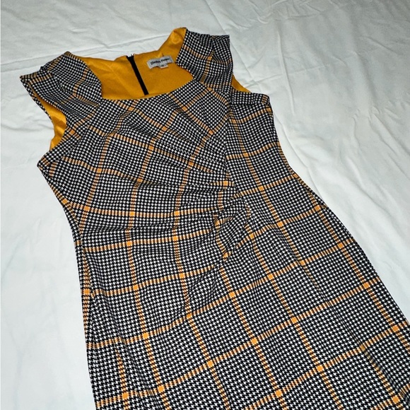 Sleeveless dress - Picture 3 of 3